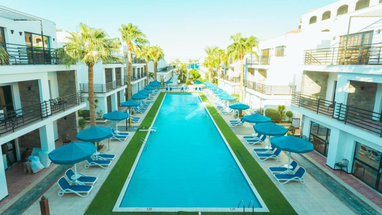 Hotel La Rosa Waves 4*