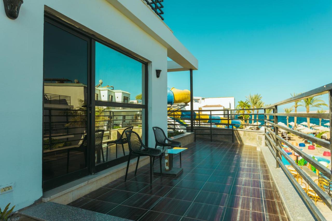La Rosa Waves Hotel 4*