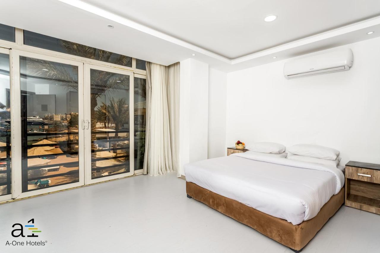 Hotel La Rosa Waves